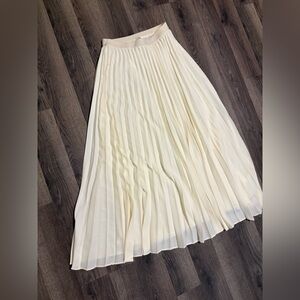 Zara Cream A-Line Pleated Skirt